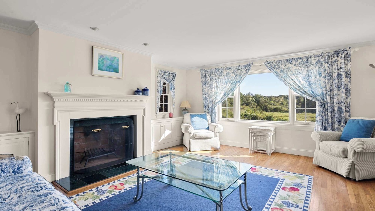 Photo of Livingroom in Barnstable