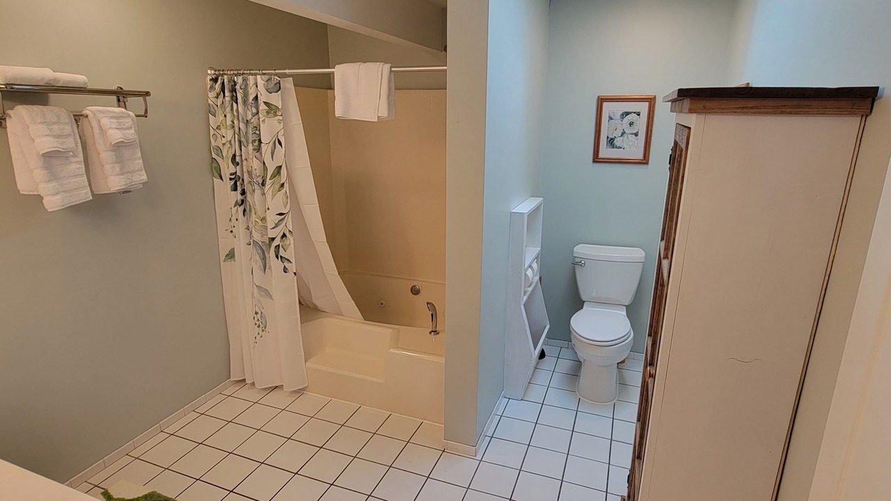Photo of Bathroom in Town of Pines