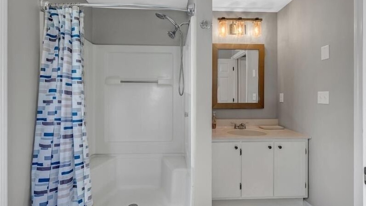 Photo of Bathroom in Huddleston