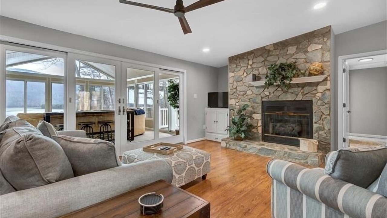 Photo of Livingroom in Huddleston