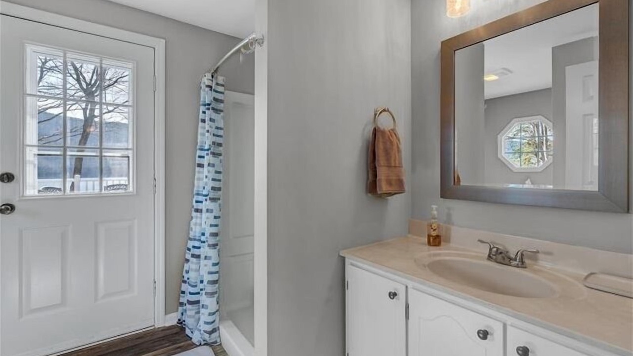 Photo of Bathroom in Huddleston