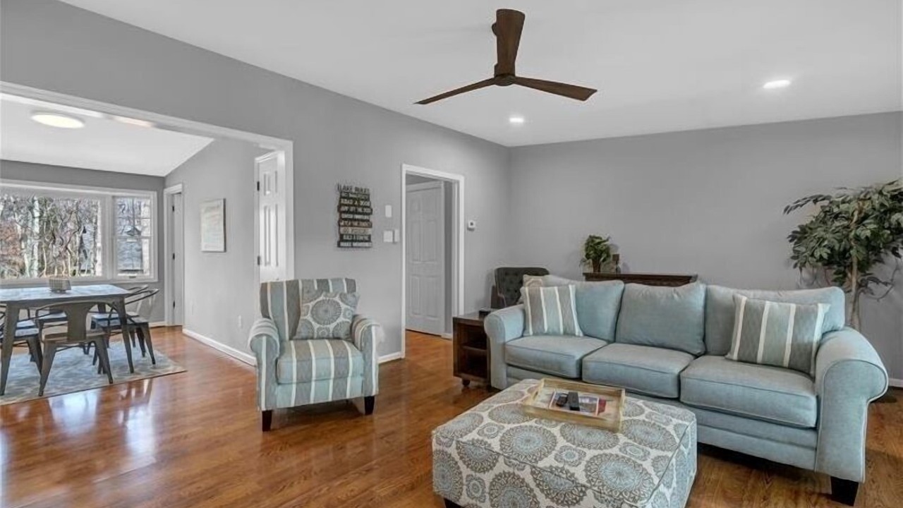 Photo of Livingroom in Huddleston
