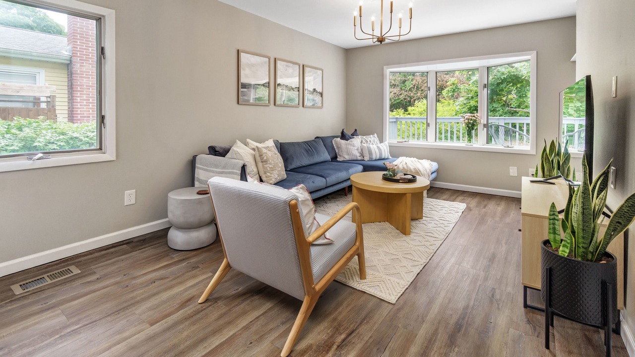 Photo of Livingroom in Baiting Hollow