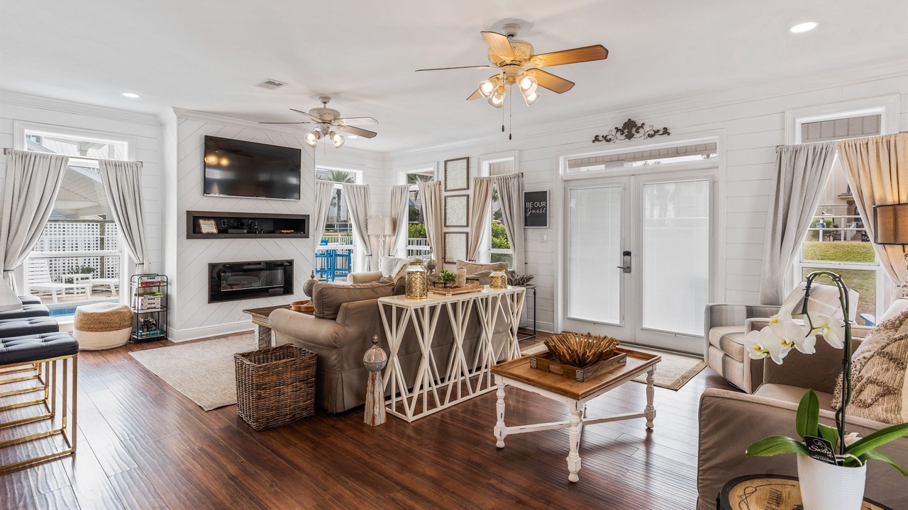 Photo of Livingroom in Crystal Shores
