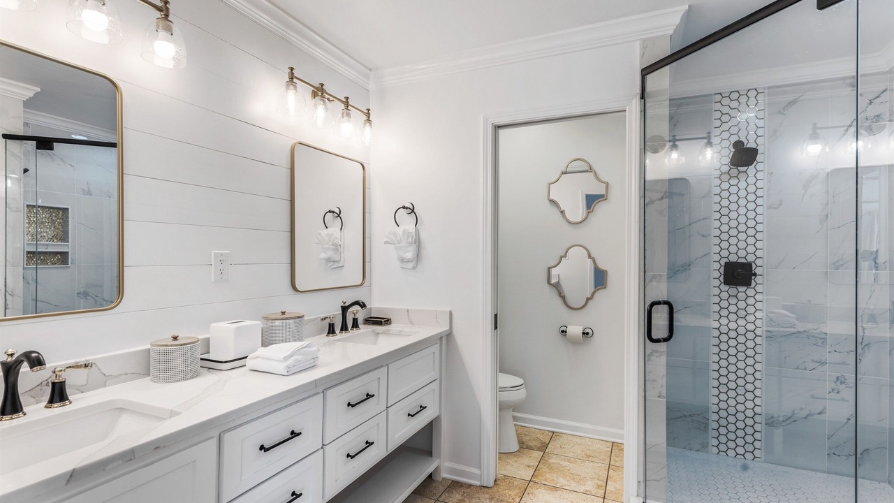 Photo of Bathroom in Crystal Shores