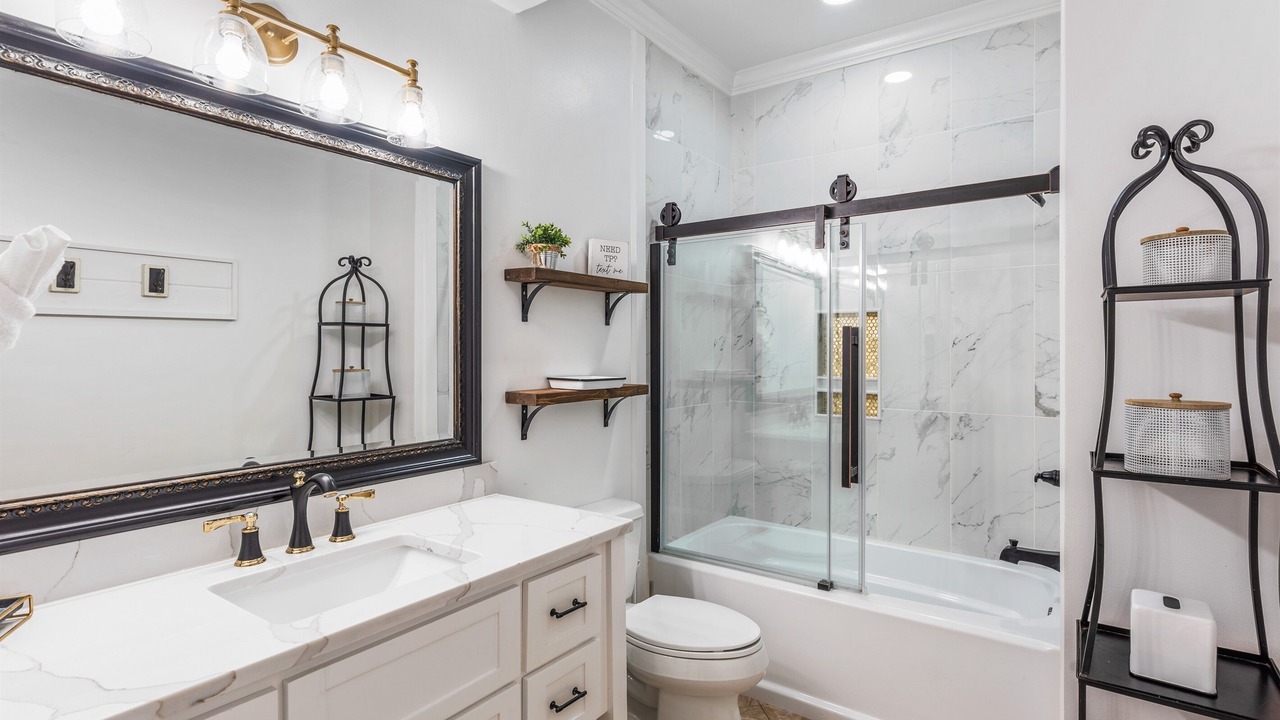 Photo of Bathroom in Crystal Shores