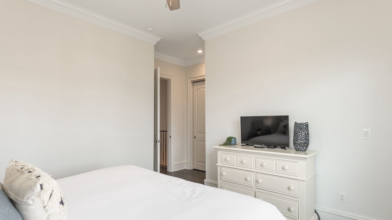 Photo of Bedroom in Delos
