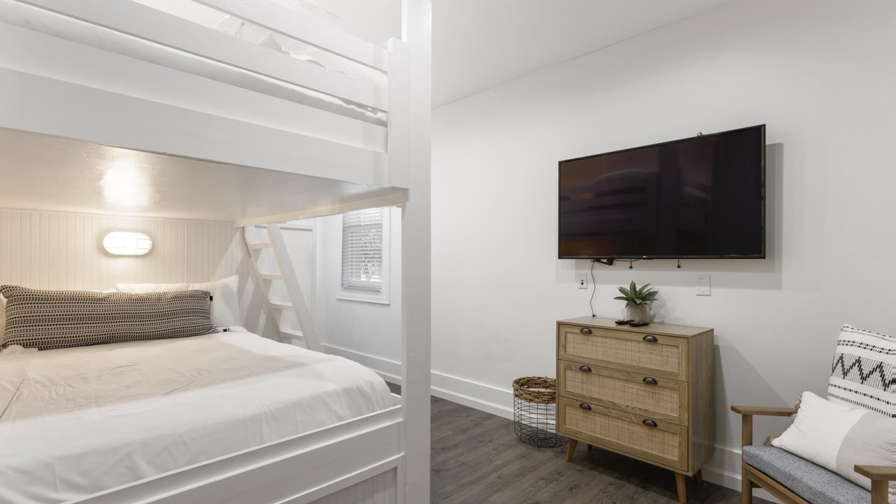 Photo of Bedroom in Delos