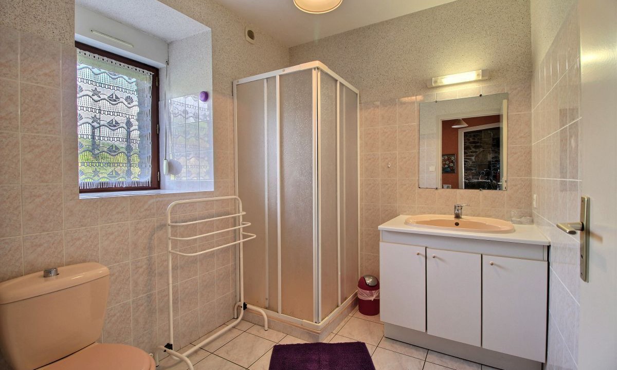 Photo of Bathroom in Plouguenast