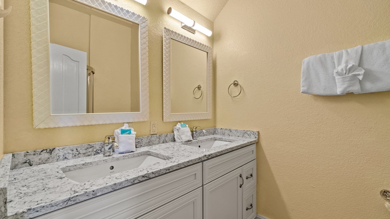 Photo of Bathroom in Crystal Shores
