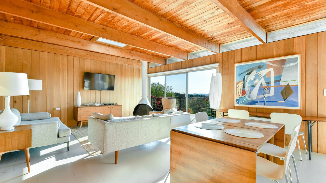 Photo of Livingroom in Chilmark
