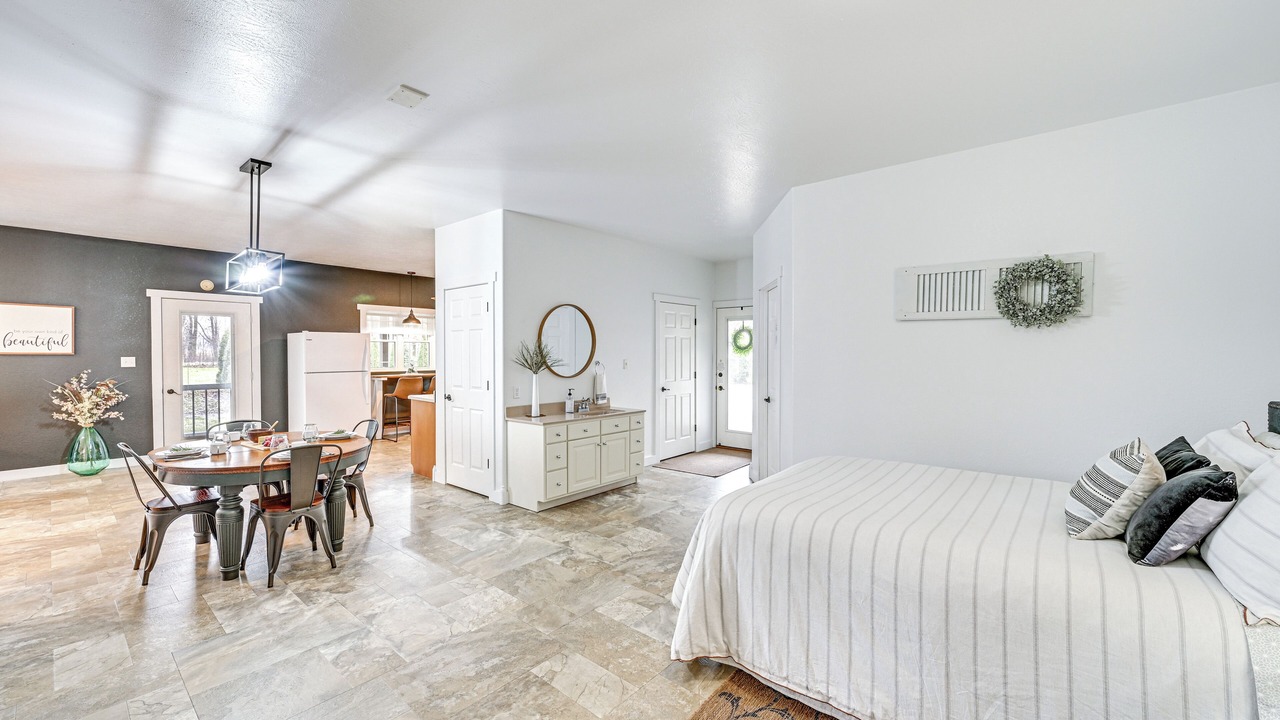 Photo of Bedroom in Shipshewana