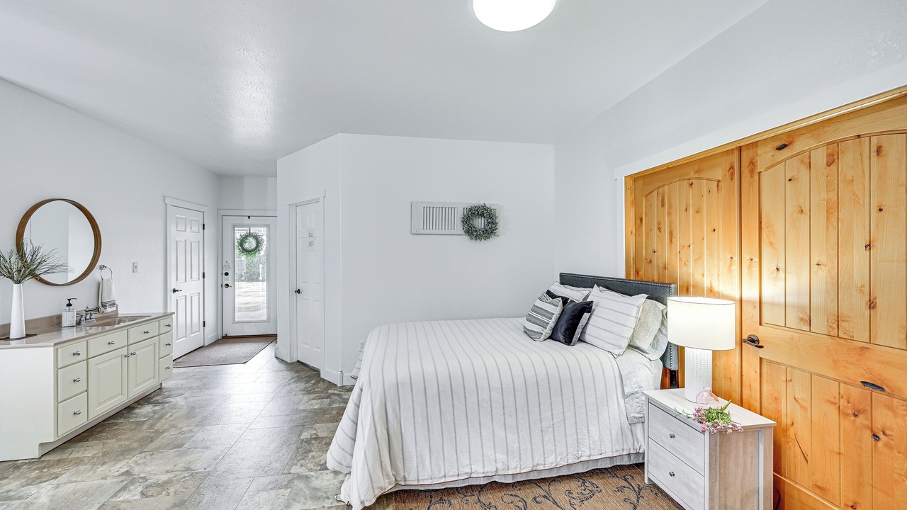 Photo of Bedroom in Shipshewana