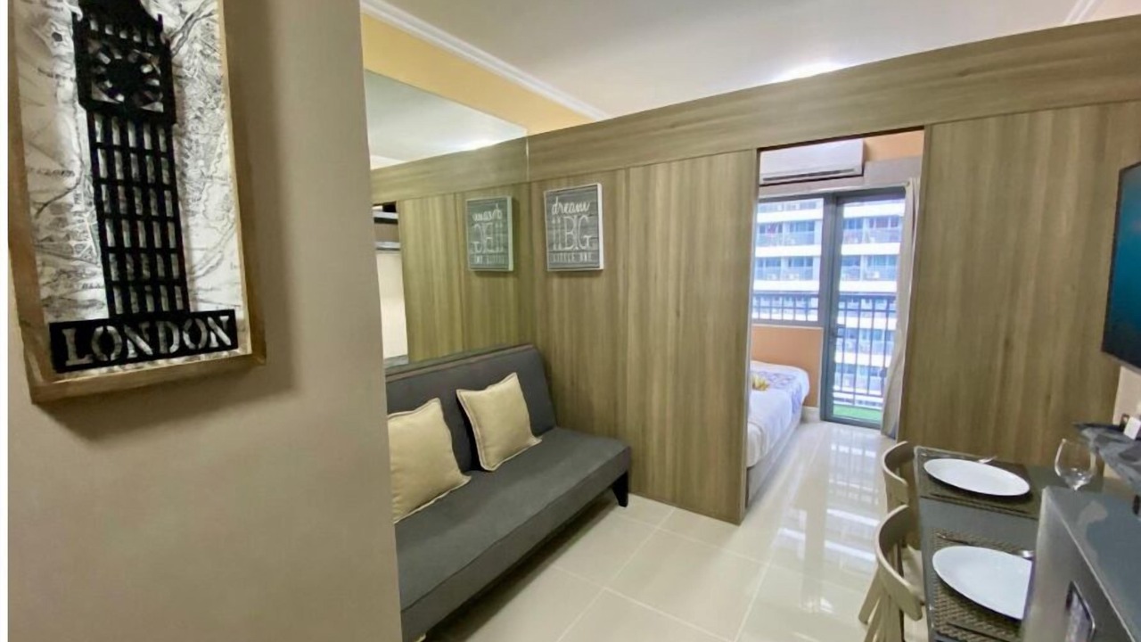 Photo of Livingroom in Highway Hills