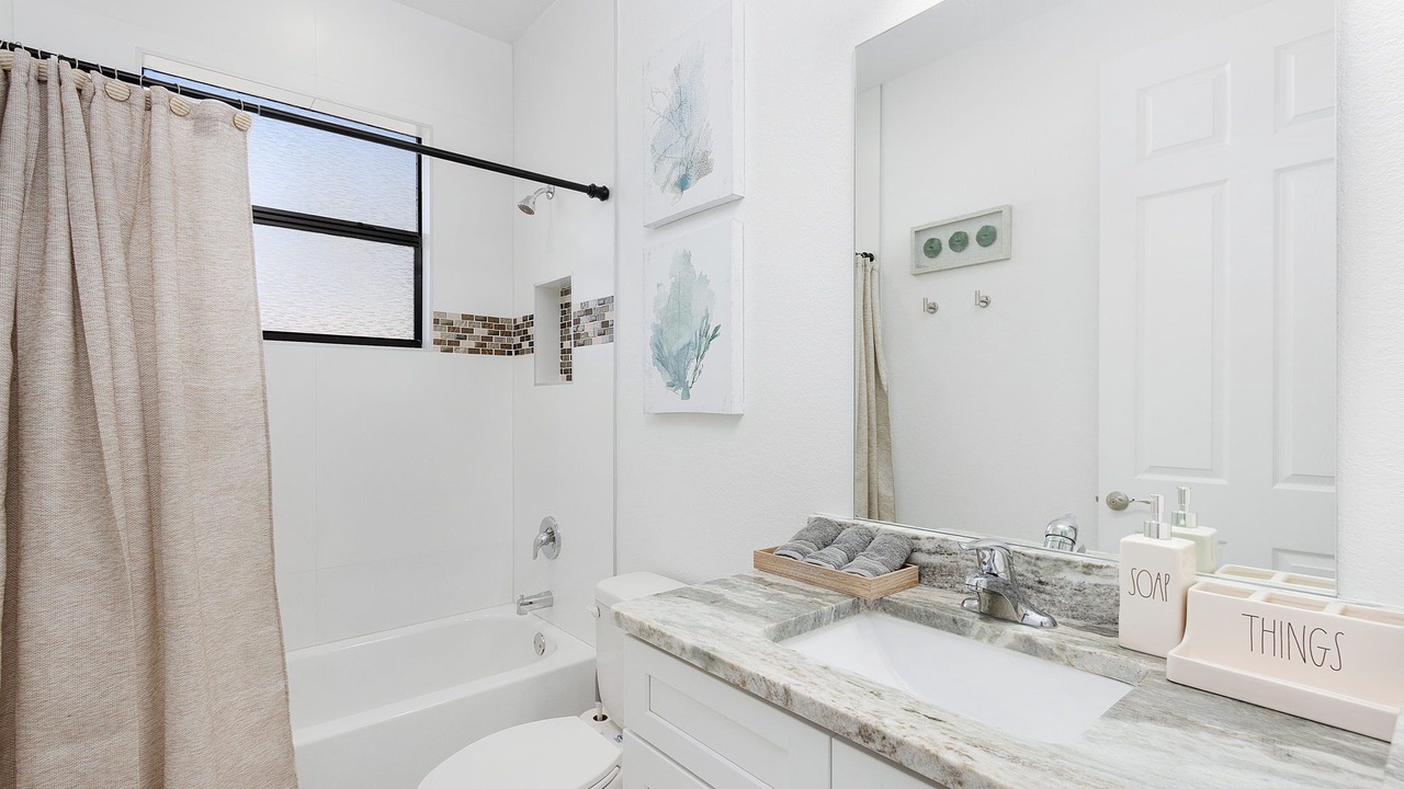 Photo of Bathroom in Trafalgar