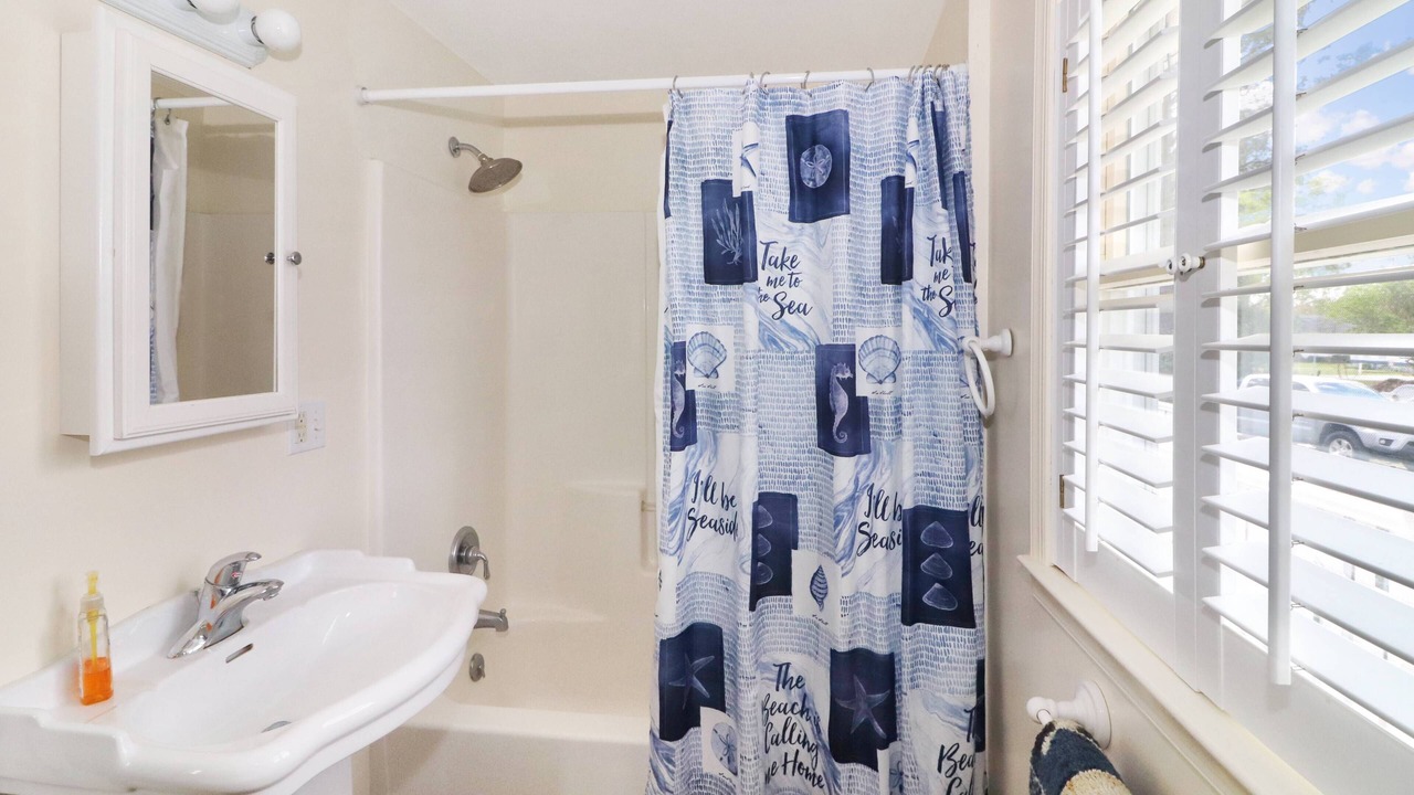 Photo of Bathroom in Deep Hole