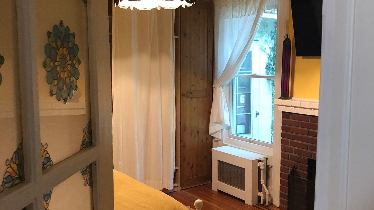 Photo of Bedroom in Mount Sinai