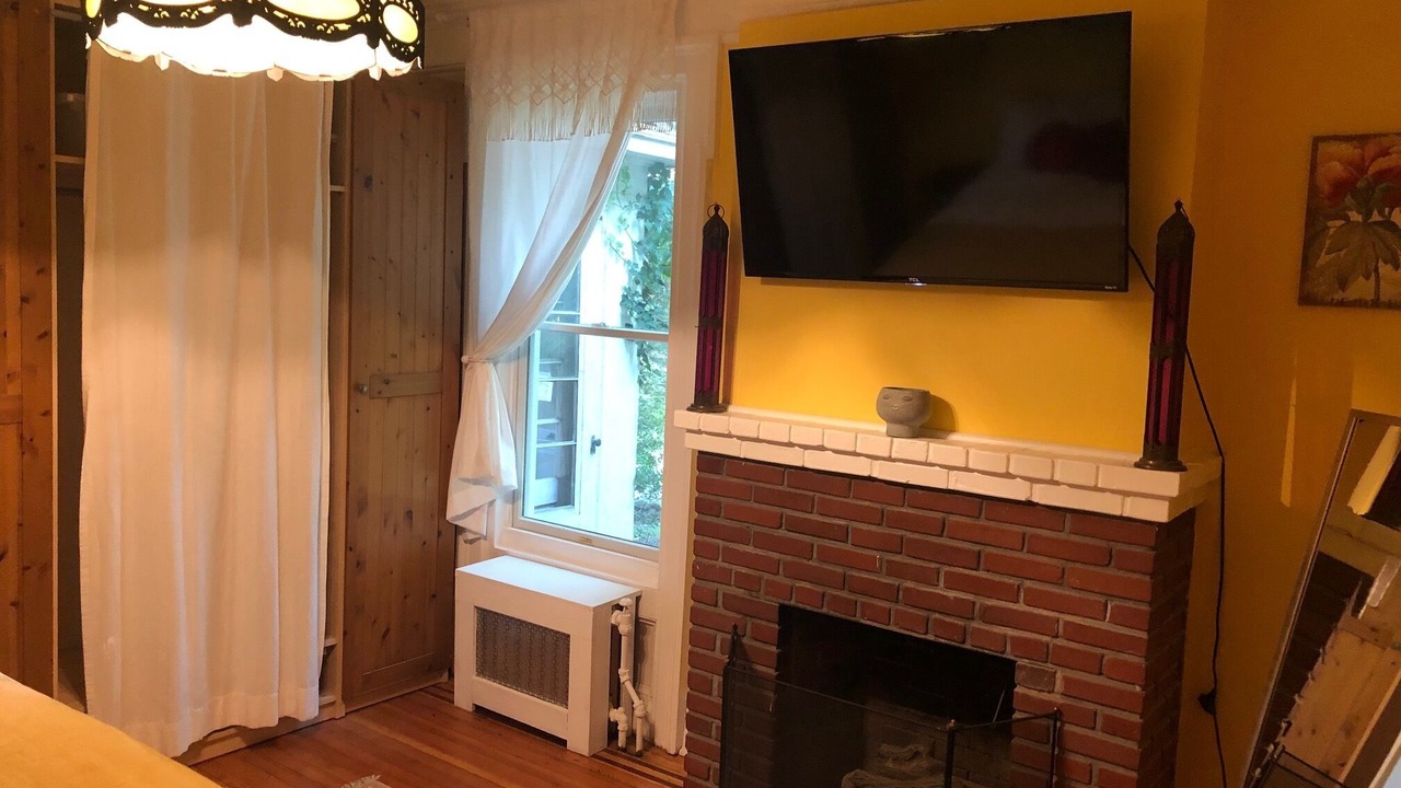 Photo of Bedroom in Mount Sinai