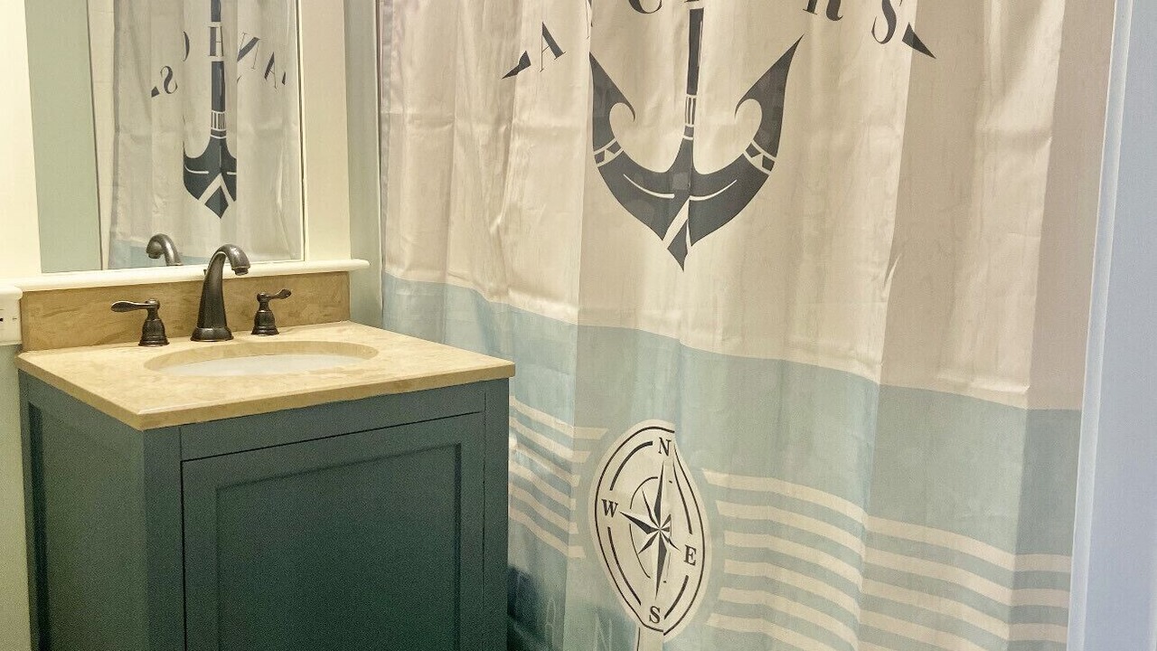 Photo of Bathroom in Baytowne Wharf