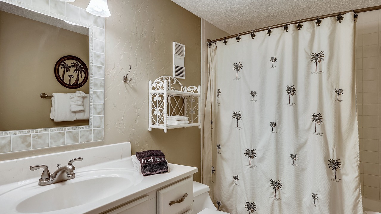 Photo of Bathroom in Holiday Isle