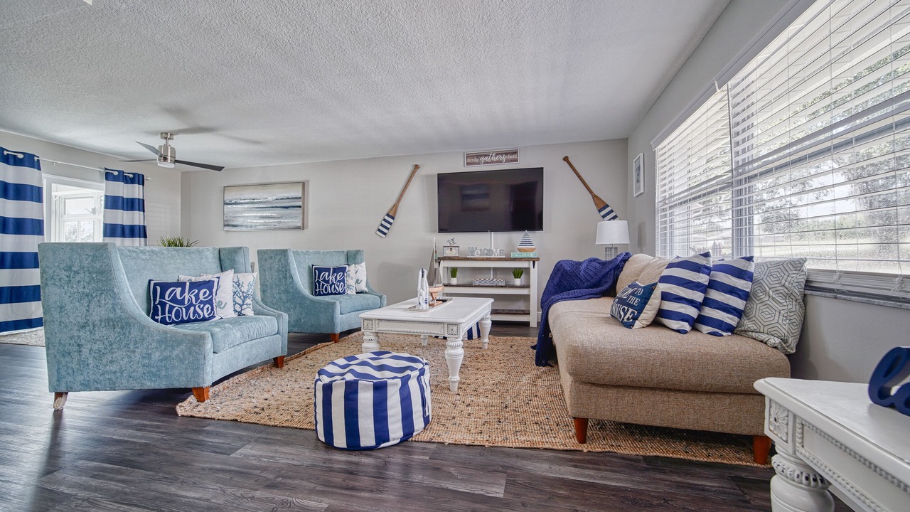 Photo of Livingroom in Cypress Gardens
