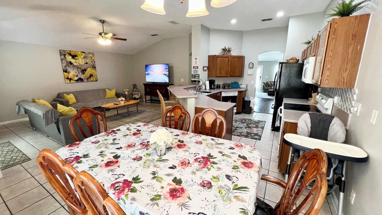 Photo of Livingroom in Westside