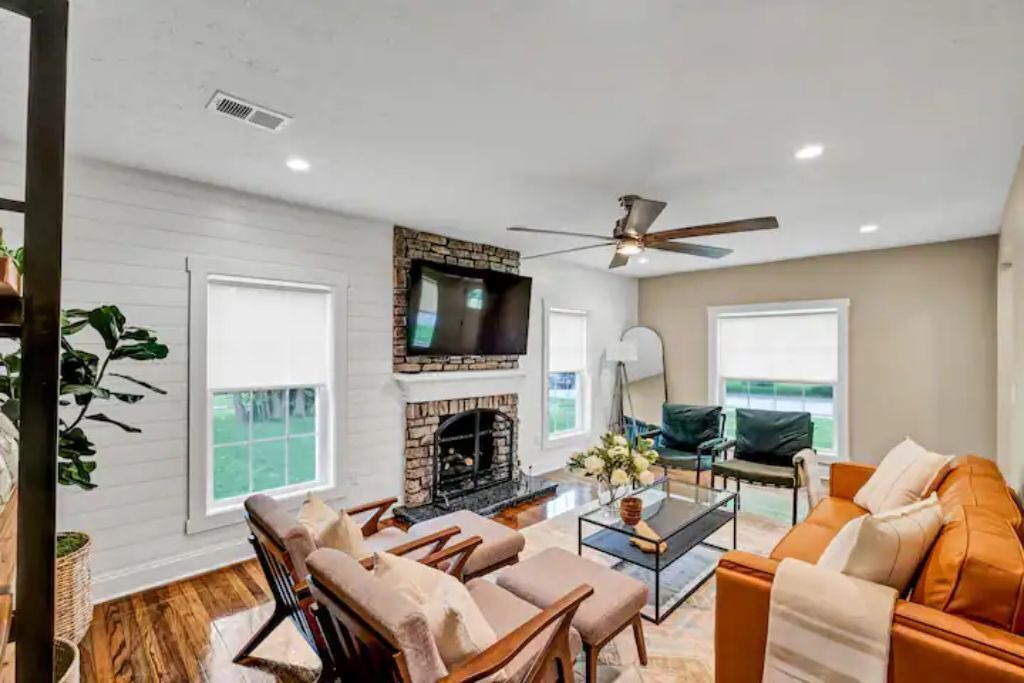 Photo of Livingroom in Bardstown
