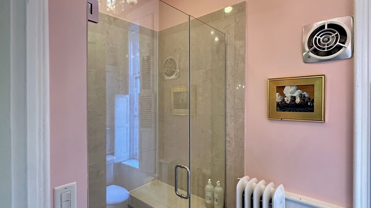 Photo of Bathroom in Niles