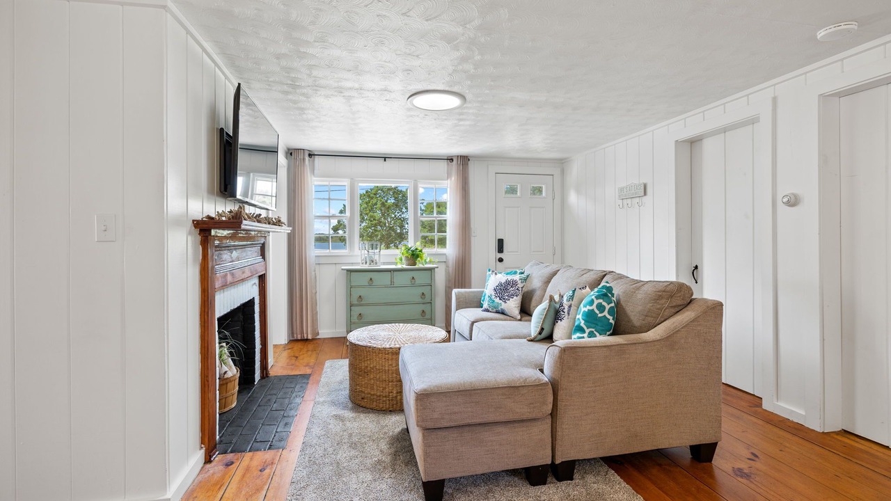 Photo of Livingroom in Bass River
