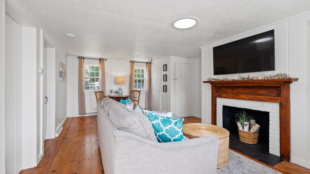 Photo of Livingroom in Bass River