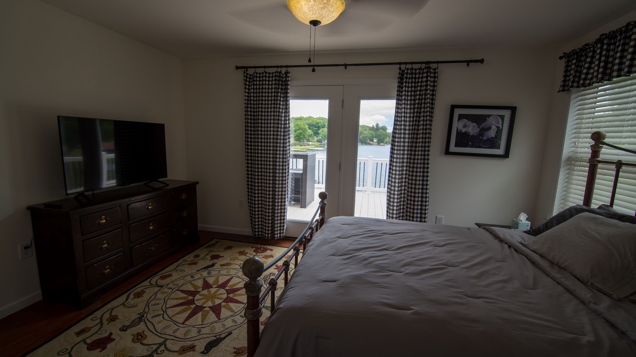 Photo of Bedroom in Lakeside