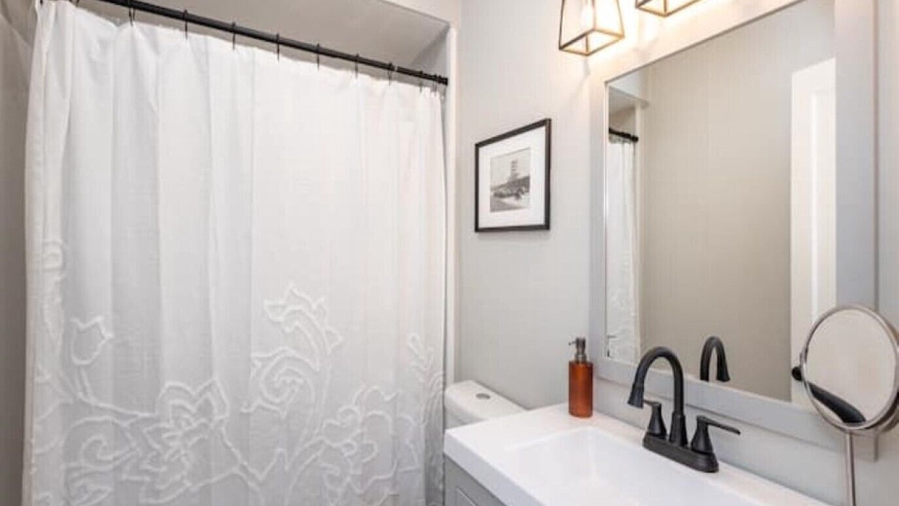 Photo of Bathroom in Speedway
