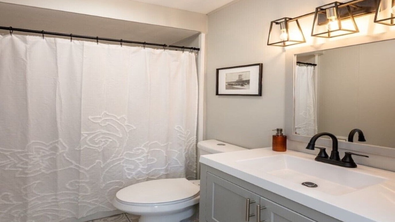 Photo of Bathroom in Speedway