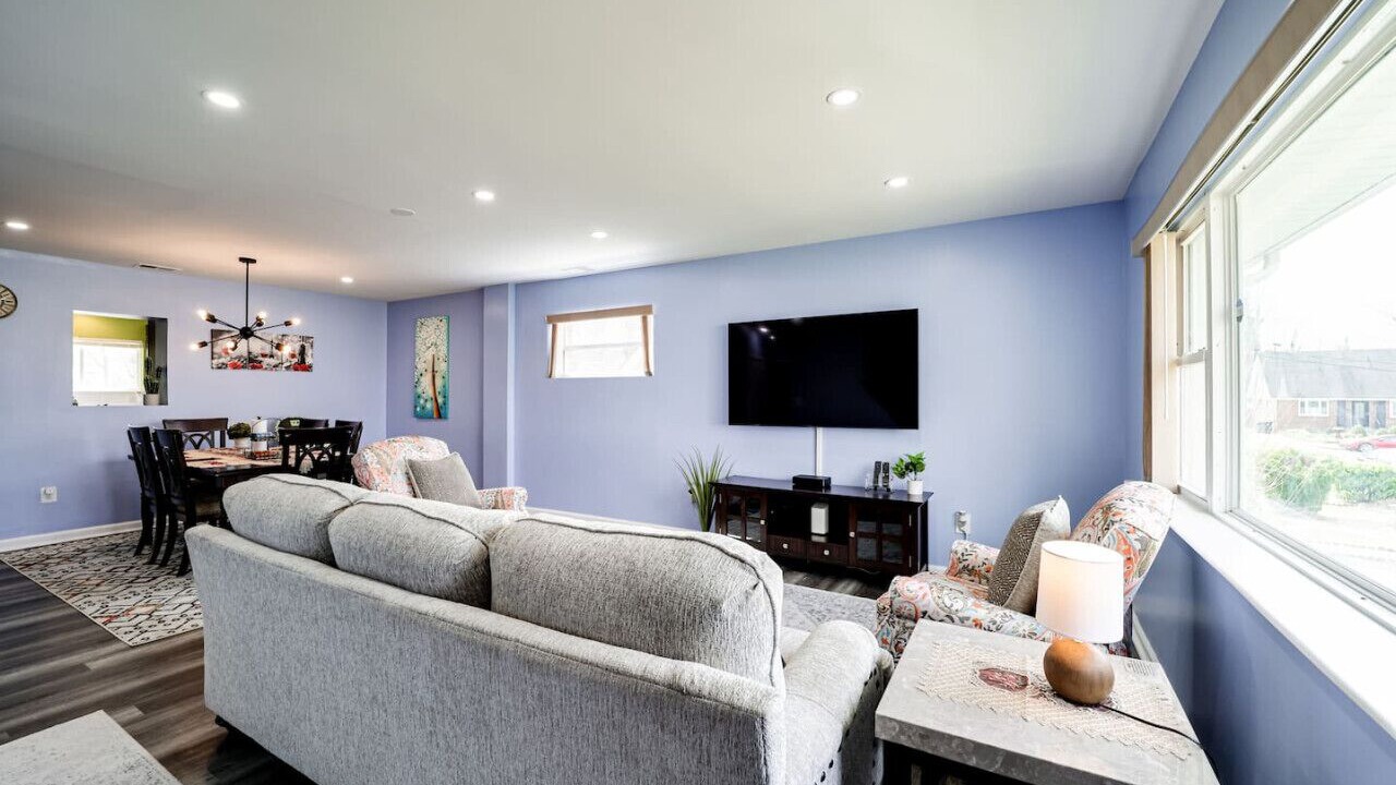 Photo of Livingroom in Seminary Hill