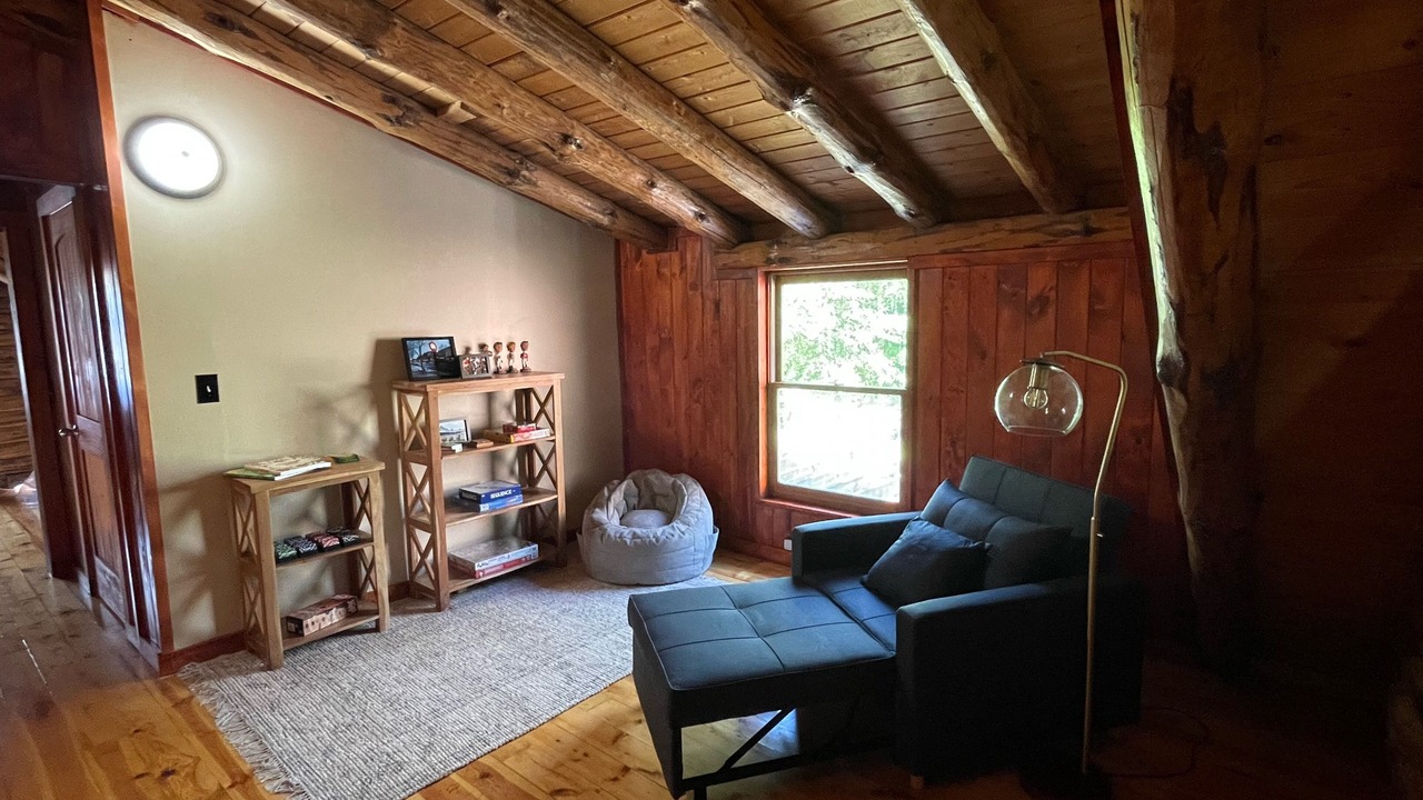 Photo of Livingroom in Saratoga Springs