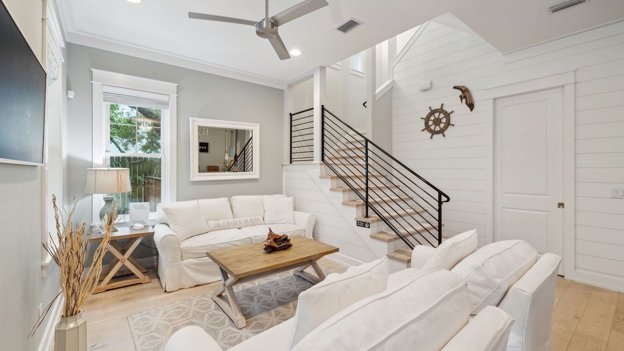 Photo of Livingroom in White's Gulfview