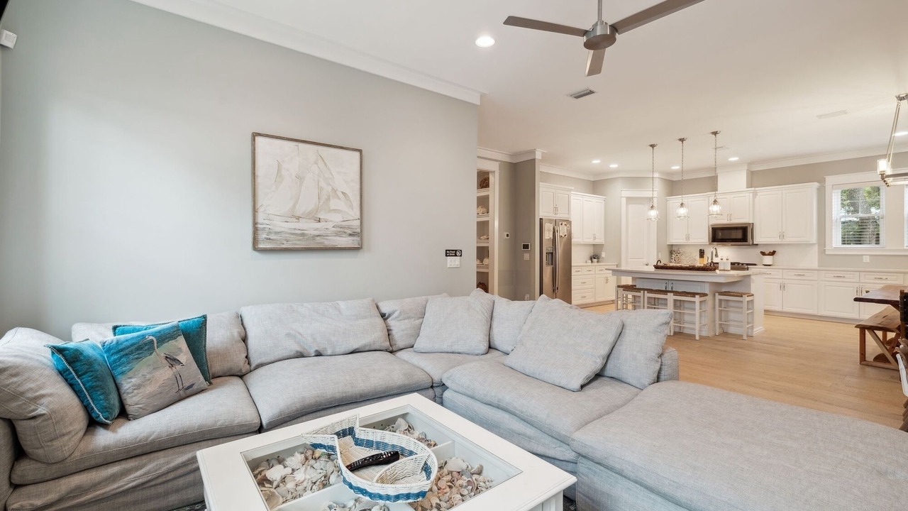 Photo of Livingroom in White's Gulfview