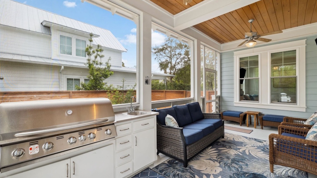 Photo of Outdoor in White's Gulfview