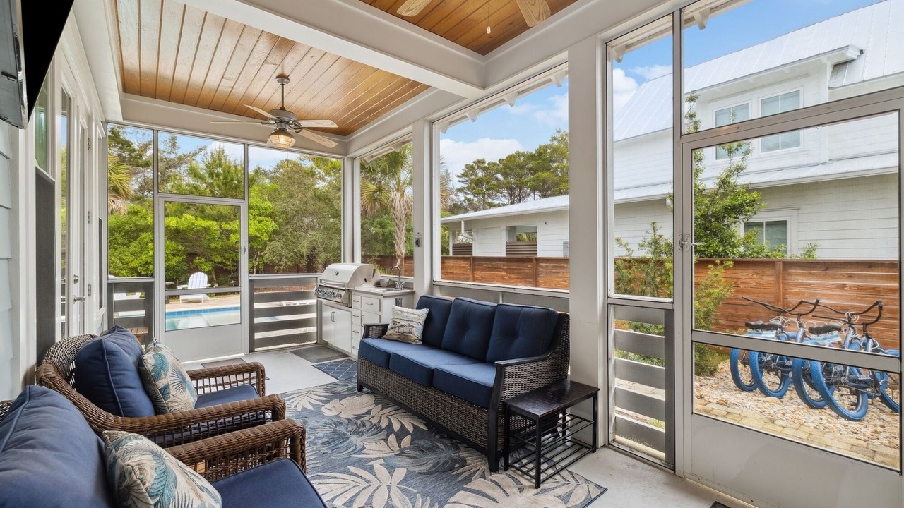 Photo of Livingroom in White's Gulfview