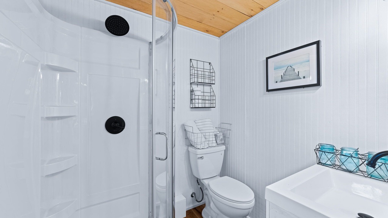 Photo of Bathroom in Lake