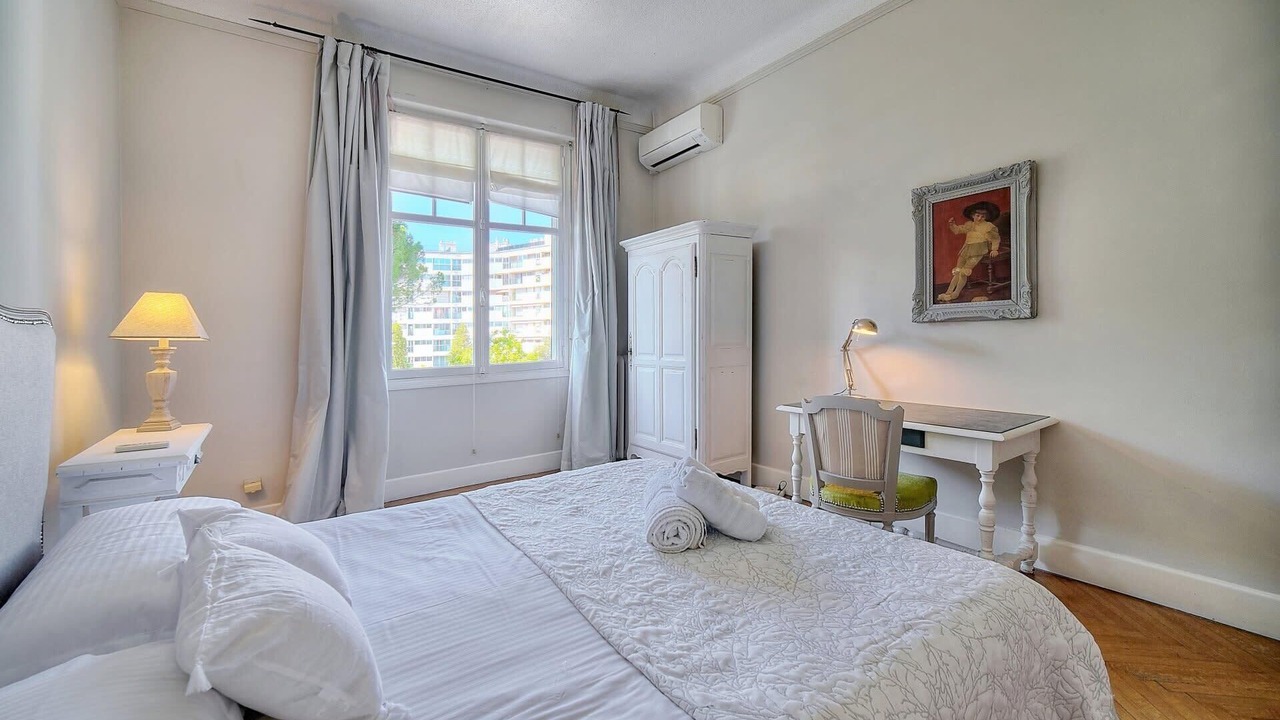 Photo of Bedroom in California - Pezou