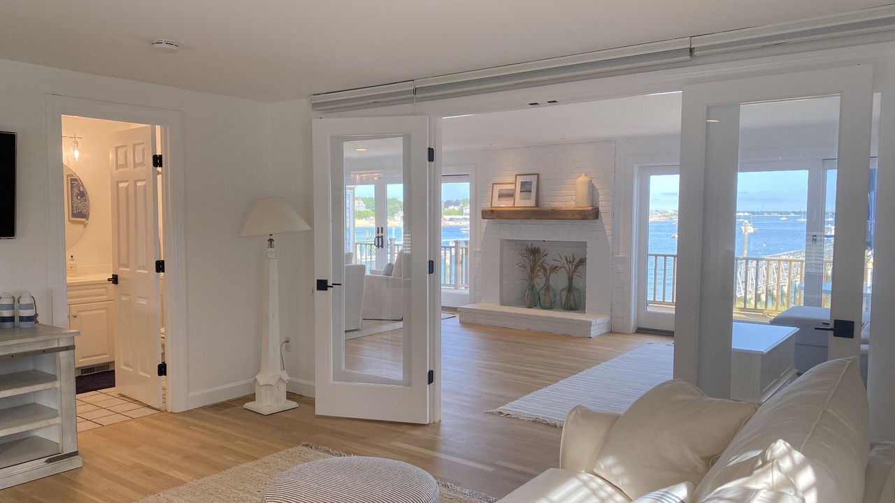 Photo of Livingroom in West Yarmouth