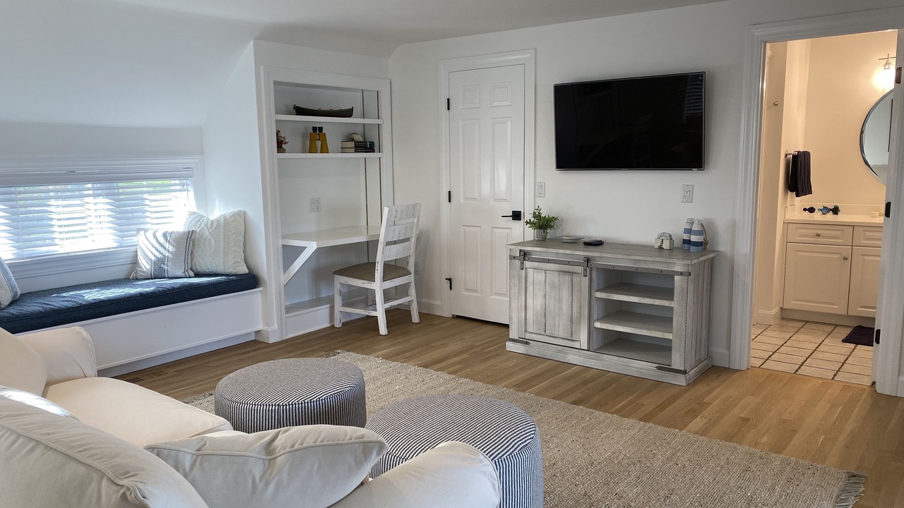 Photo of Livingroom in West Yarmouth