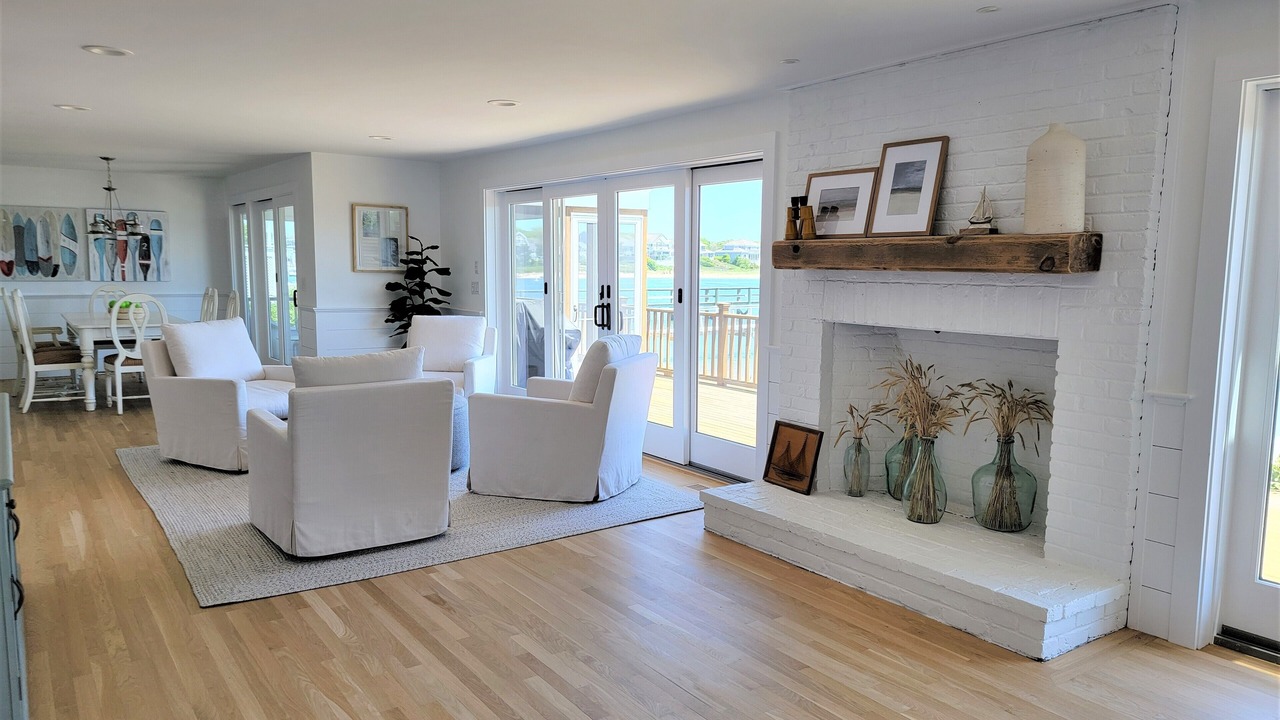 Photo of Livingroom in West Yarmouth
