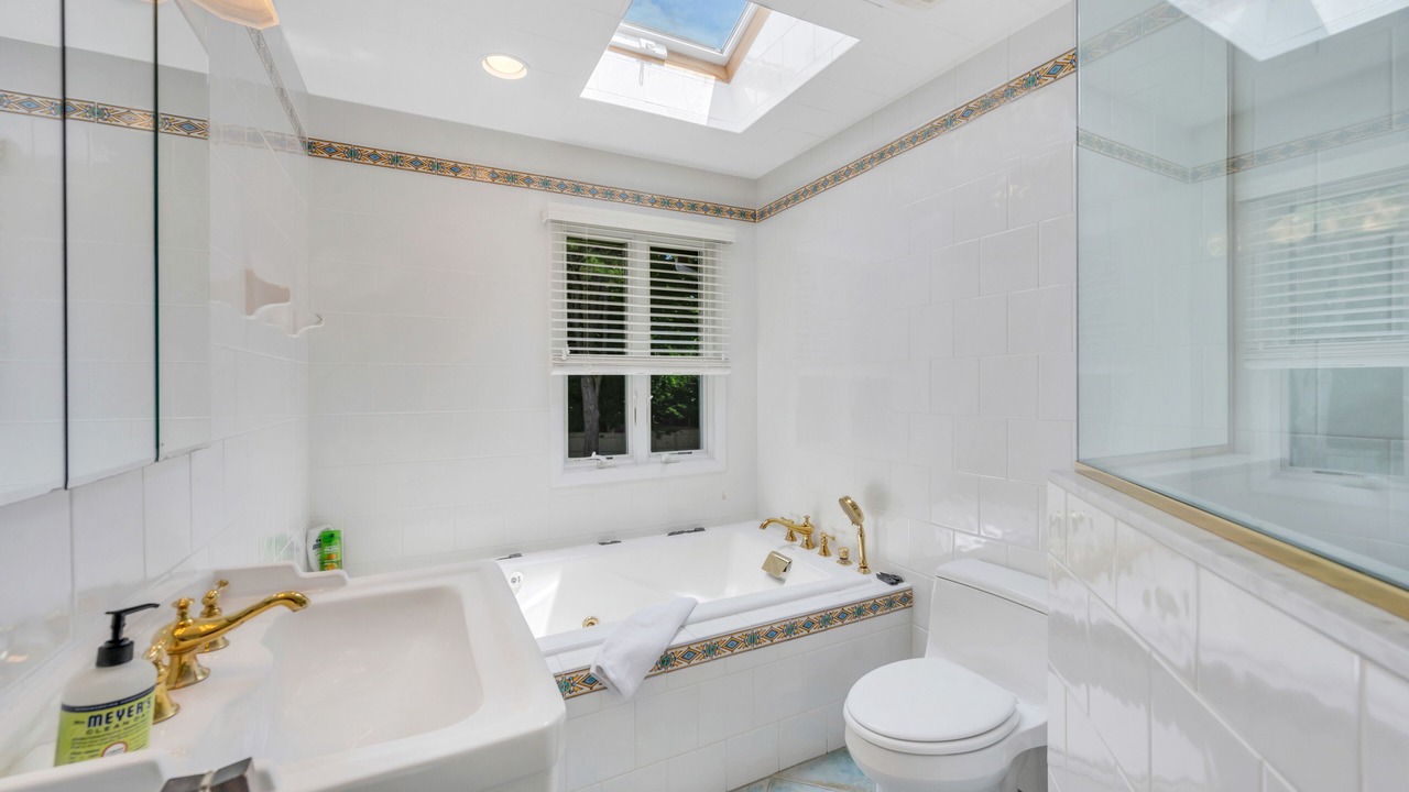 Photo of Bathroom in Shinnecock Hills