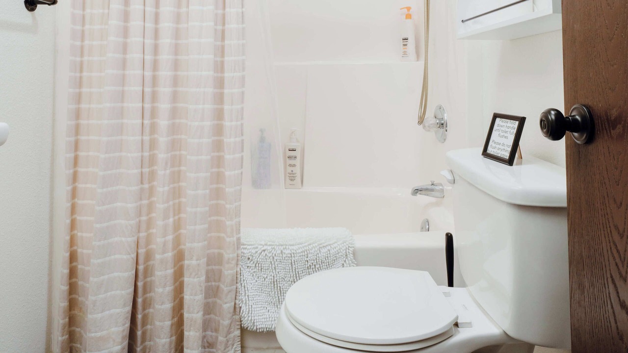 Photo of Bathroom in Concrete