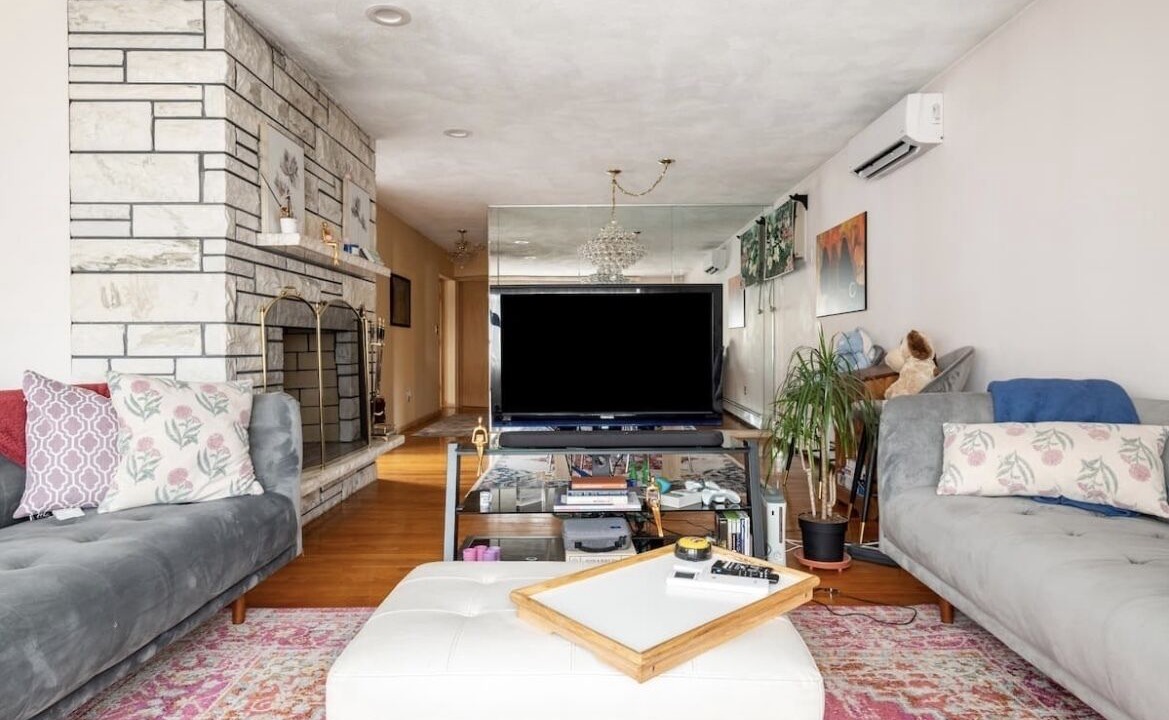 Photo of Livingroom in Revere