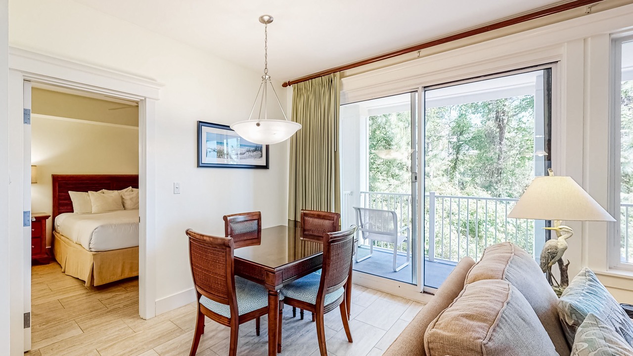 Photo of Livingroom in Baytowne Wharf