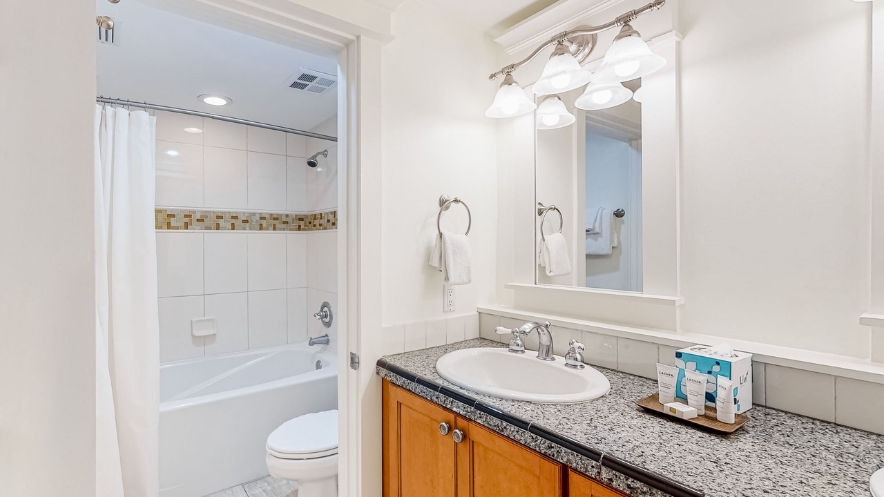 Photo of Bathroom in Baytowne Wharf