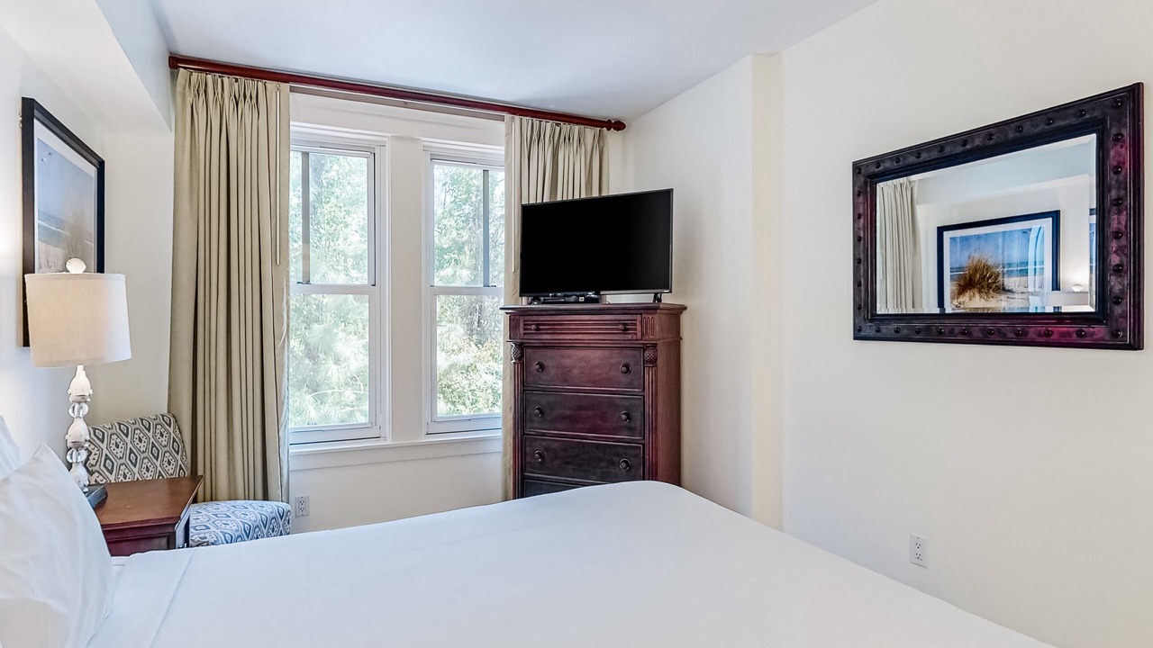 Photo of Bedroom in Baytowne Wharf